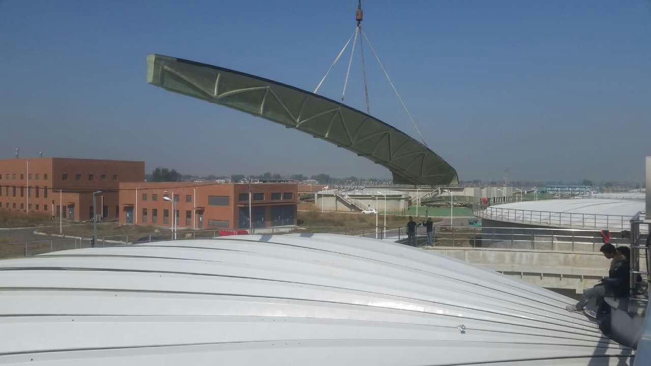 河南污水池青青草视频免费在线观看盖板现场吊装